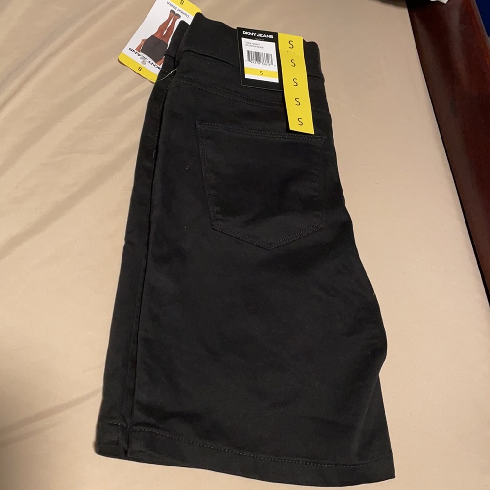 Shorts - Picture 2 of 6